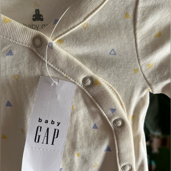 NWT Baby Gap Onesie - Picture 2 of 2